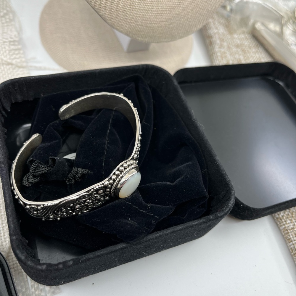 Vintage Suarti Bali 925 Sterling Silver Mother-of-Pearl Cuff Bracelet - Picture 16 of 16